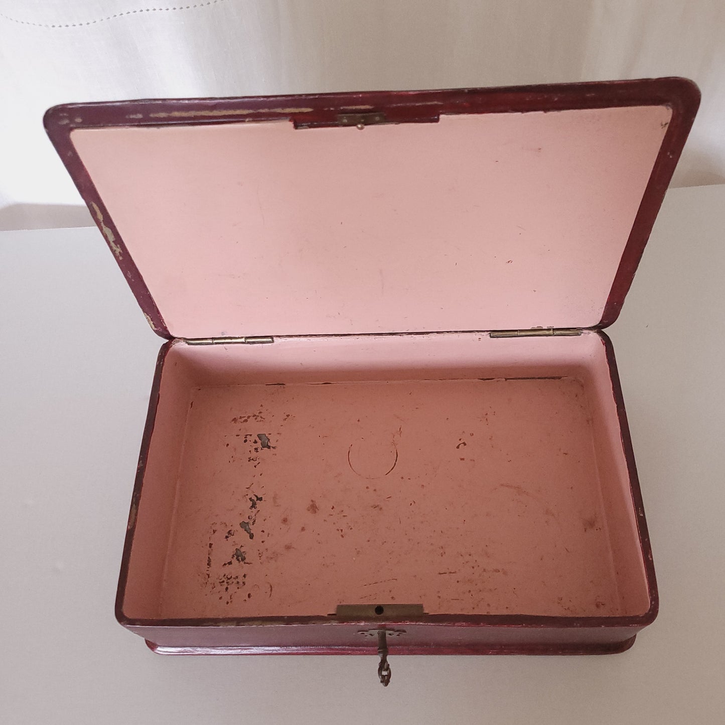 Boîte en bois Art nouveau au décor floral