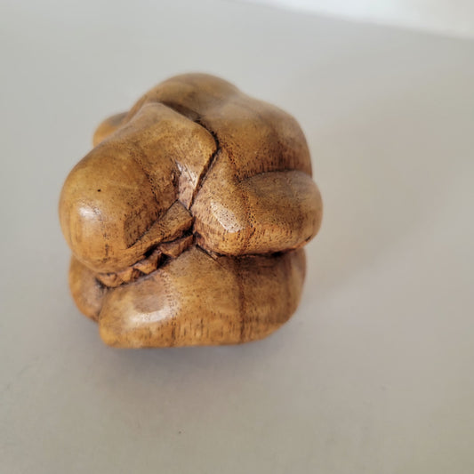 Sculpture en bois. Bouddha pleureur.