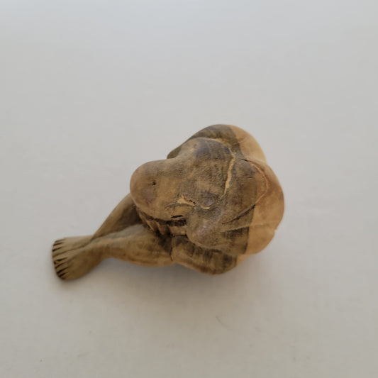 Petite sculpture en bois sculptée à la main