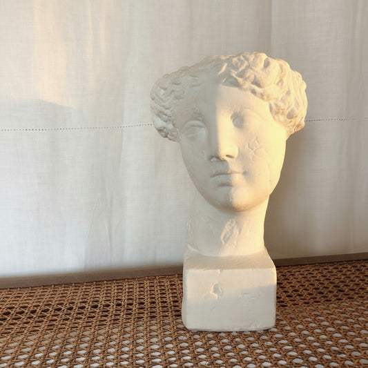 Sculpture d' Aphrodite déesse de l'amour et de la beauté.