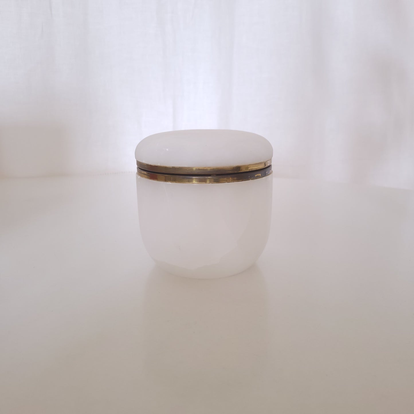 Boîte en albâtre vintage