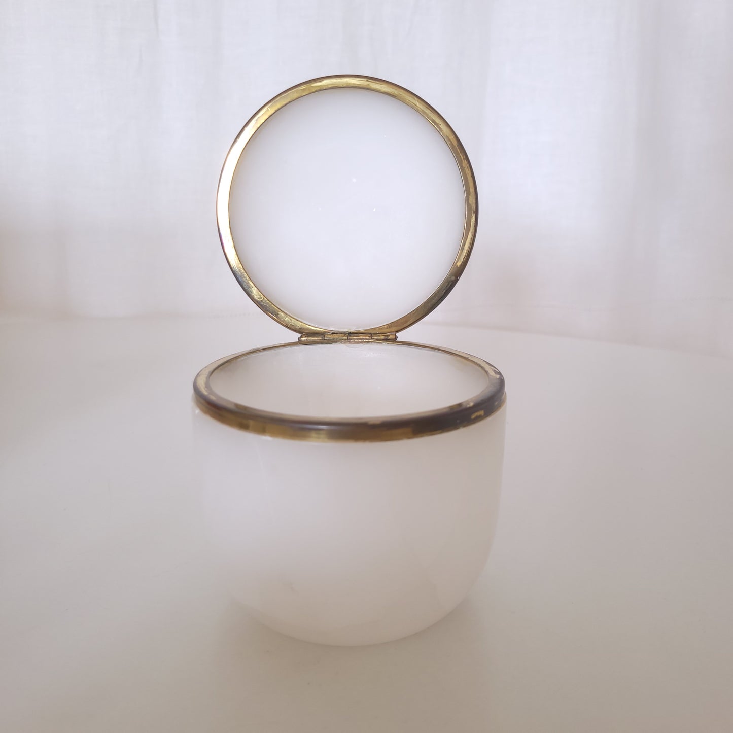 Boîte en albâtre vintage