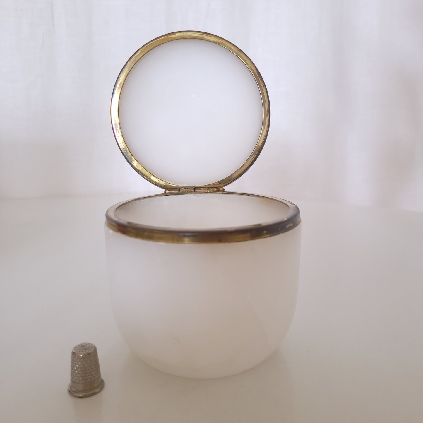 Boîte en albâtre vintage