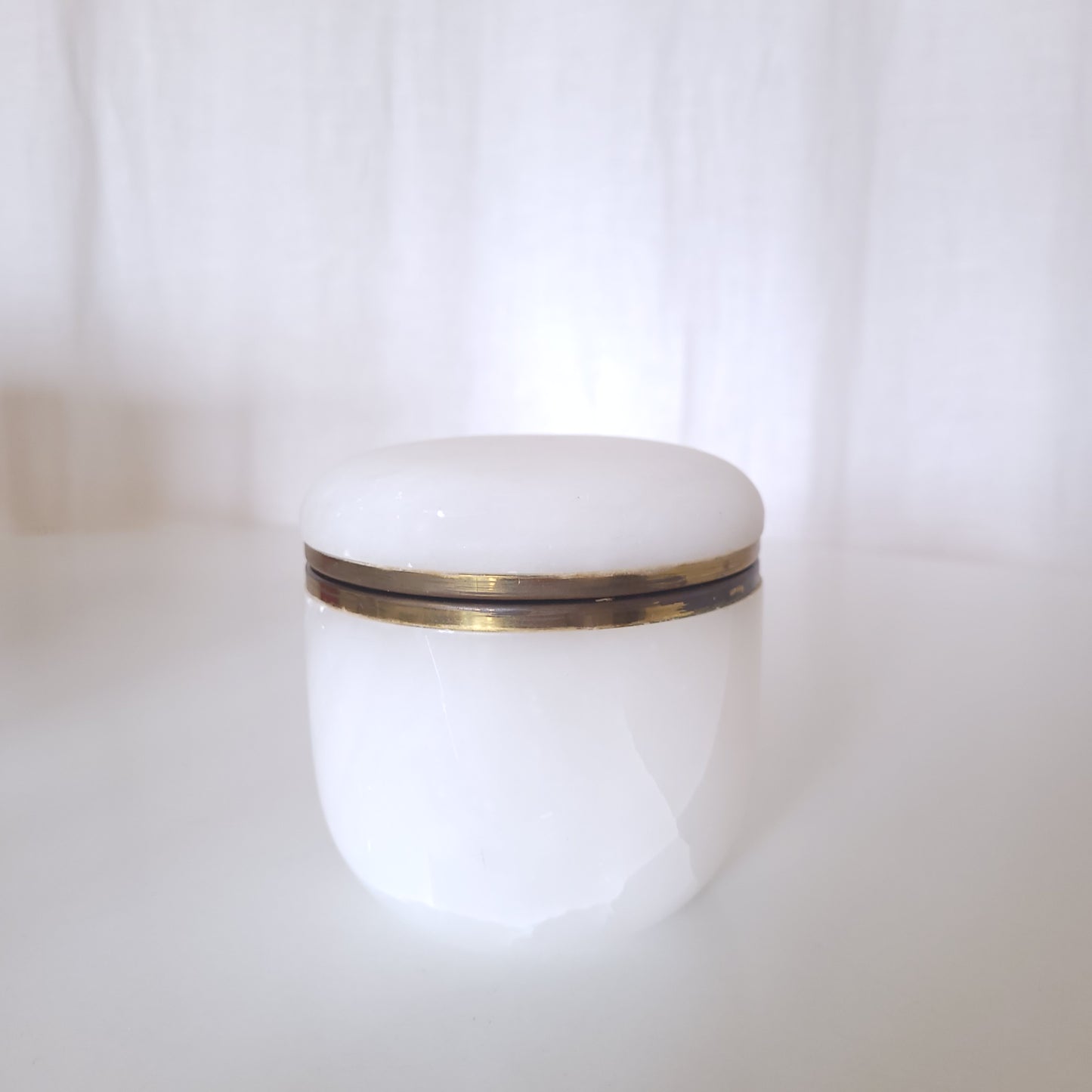 Boîte en albâtre vintage