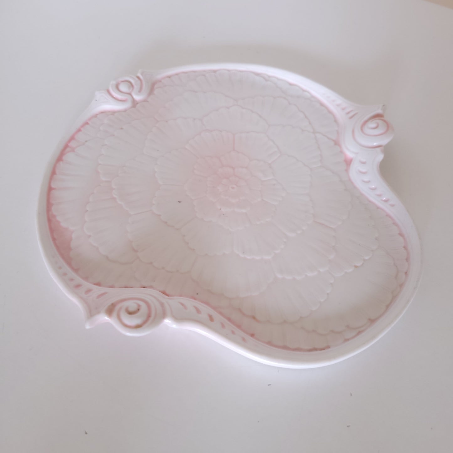 Coupe en porcelaine rose, époque Art Nouveau