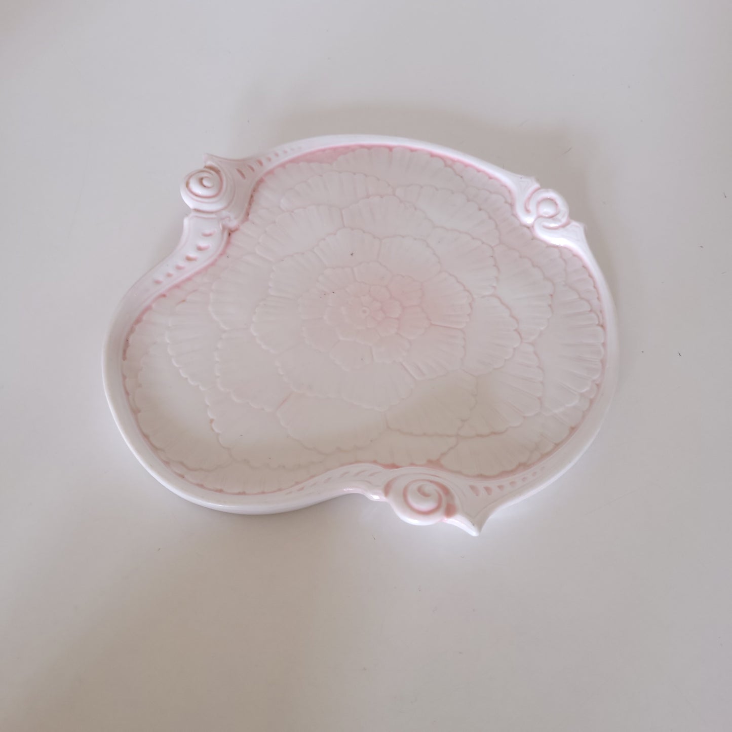 Coupe en porcelaine rose, époque Art Nouveau