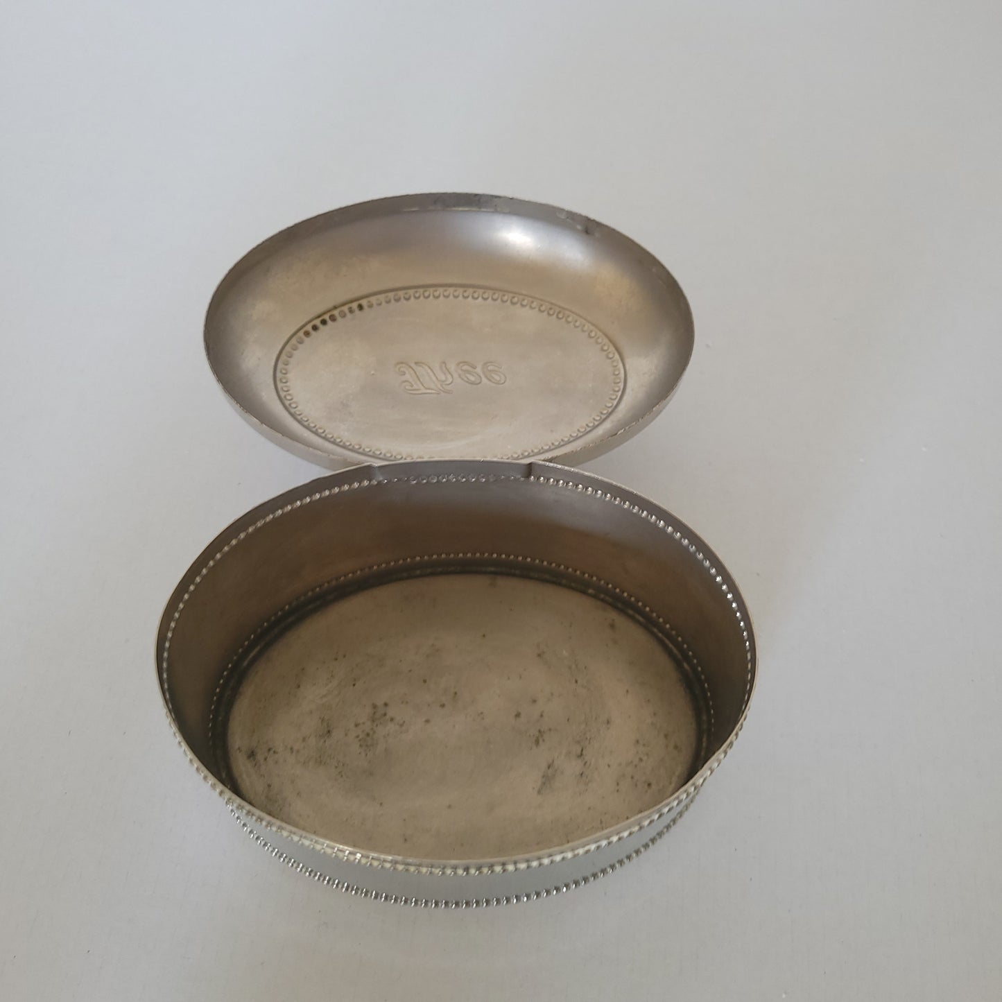 Boite à thé en métal argenté