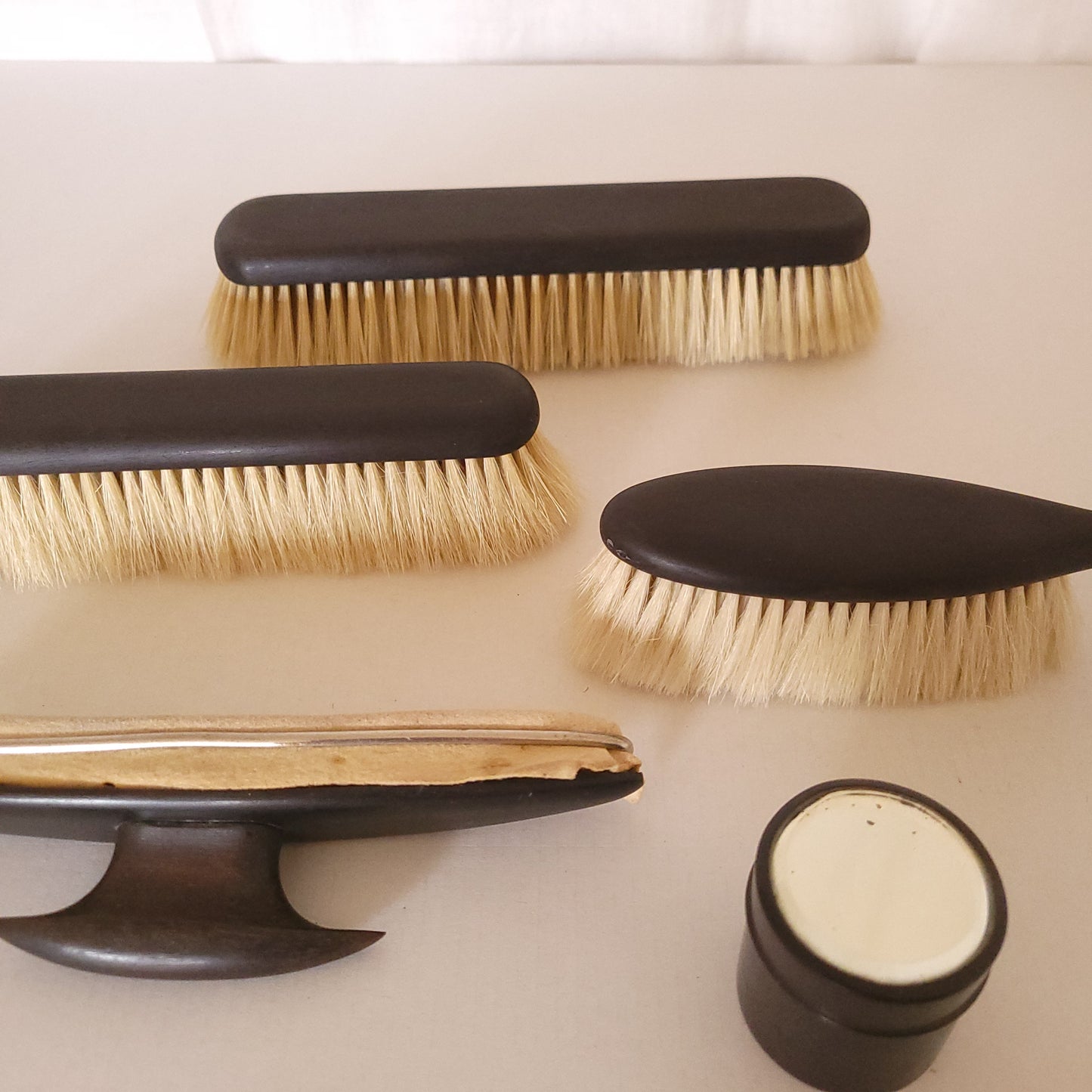 Nécessaire de toilette en ébène.