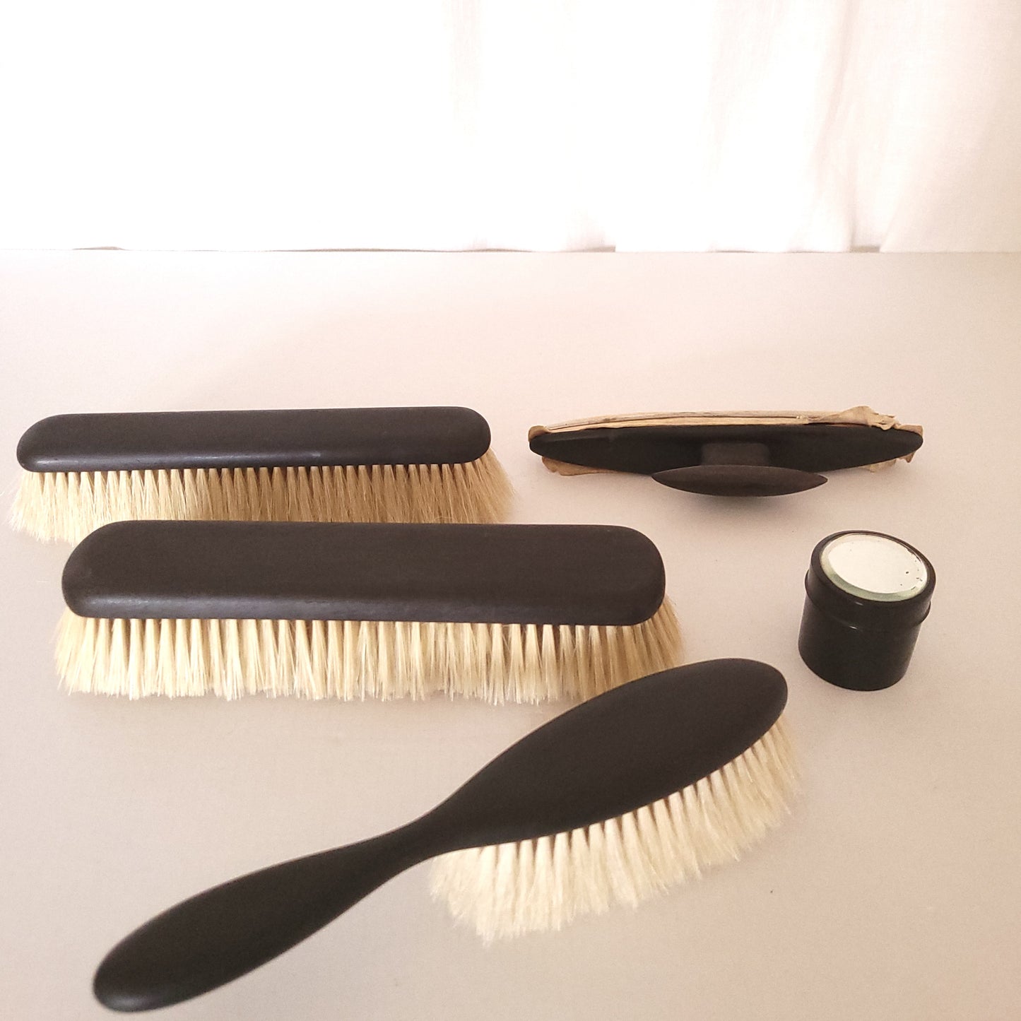 Nécessaire de toilette en ébène.