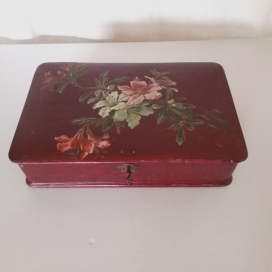Boîte en bois Art nouveau au décor floral