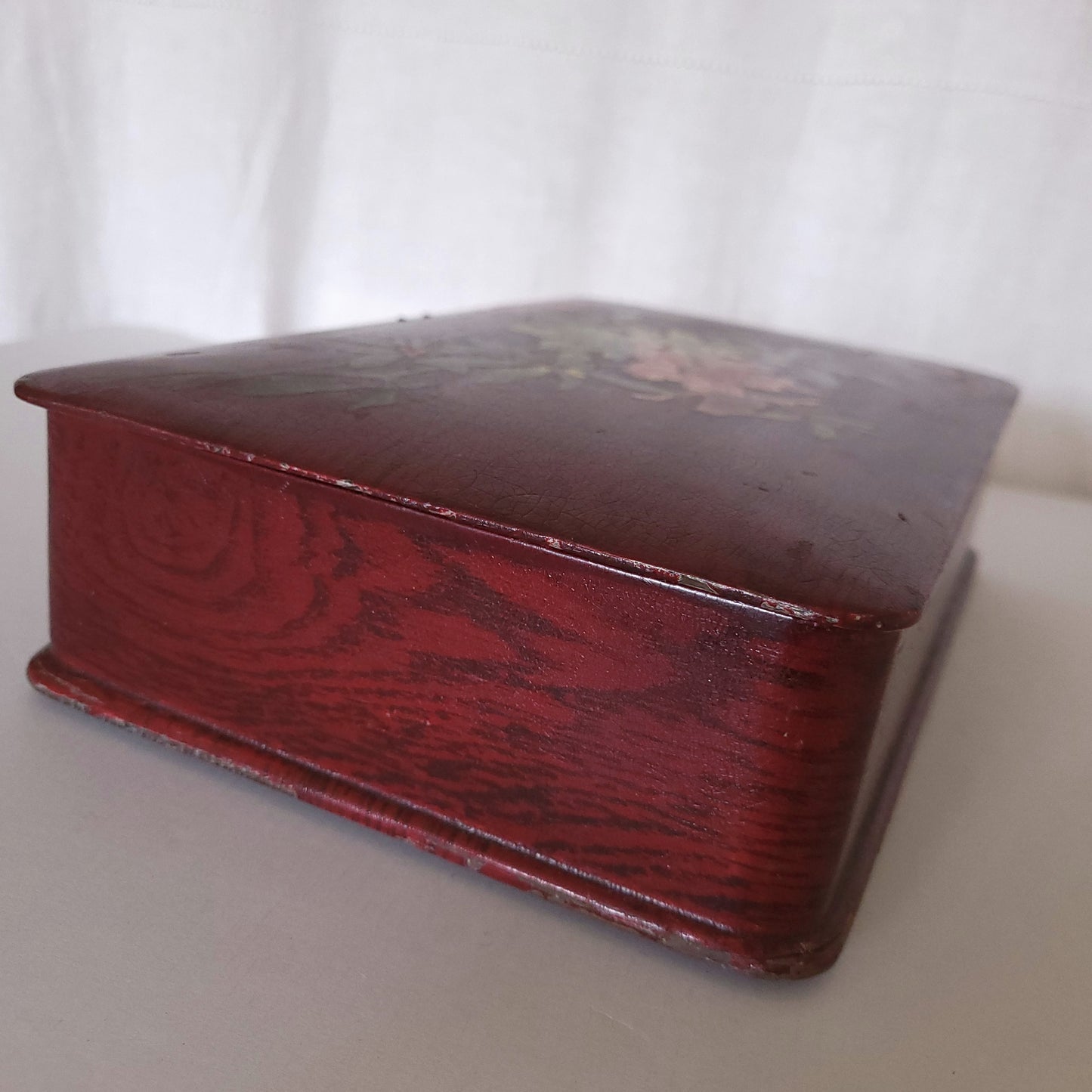 Boîte en bois Art nouveau au décor floral