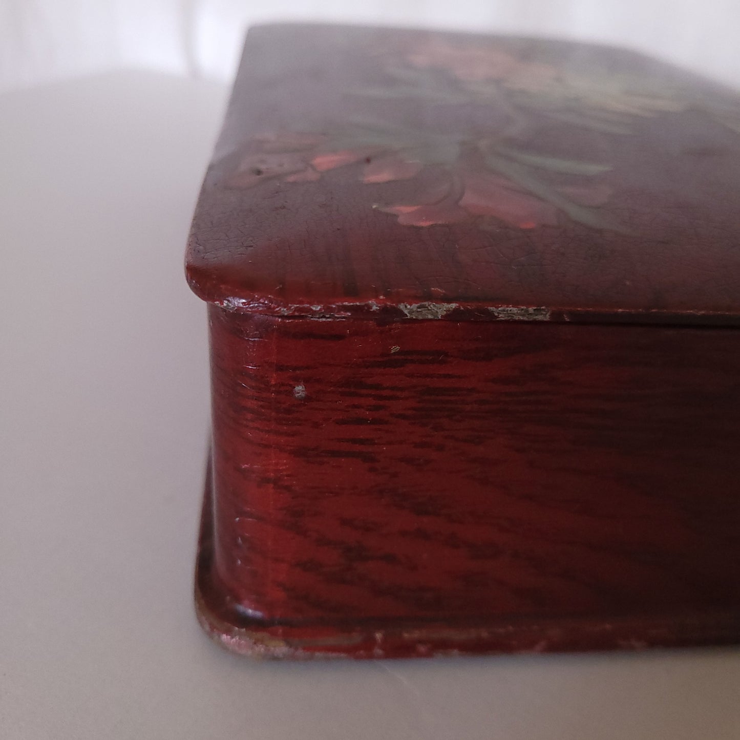 Boîte en bois Art nouveau au décor floral