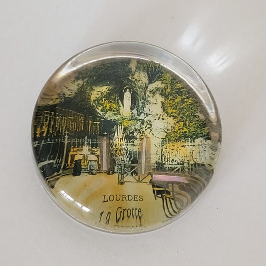 Presse papier en verre " Grotte de Lourdes "