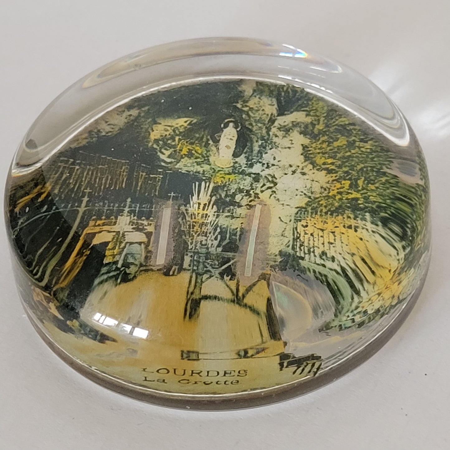 Presse papier en verre " Grotte de Lourdes "