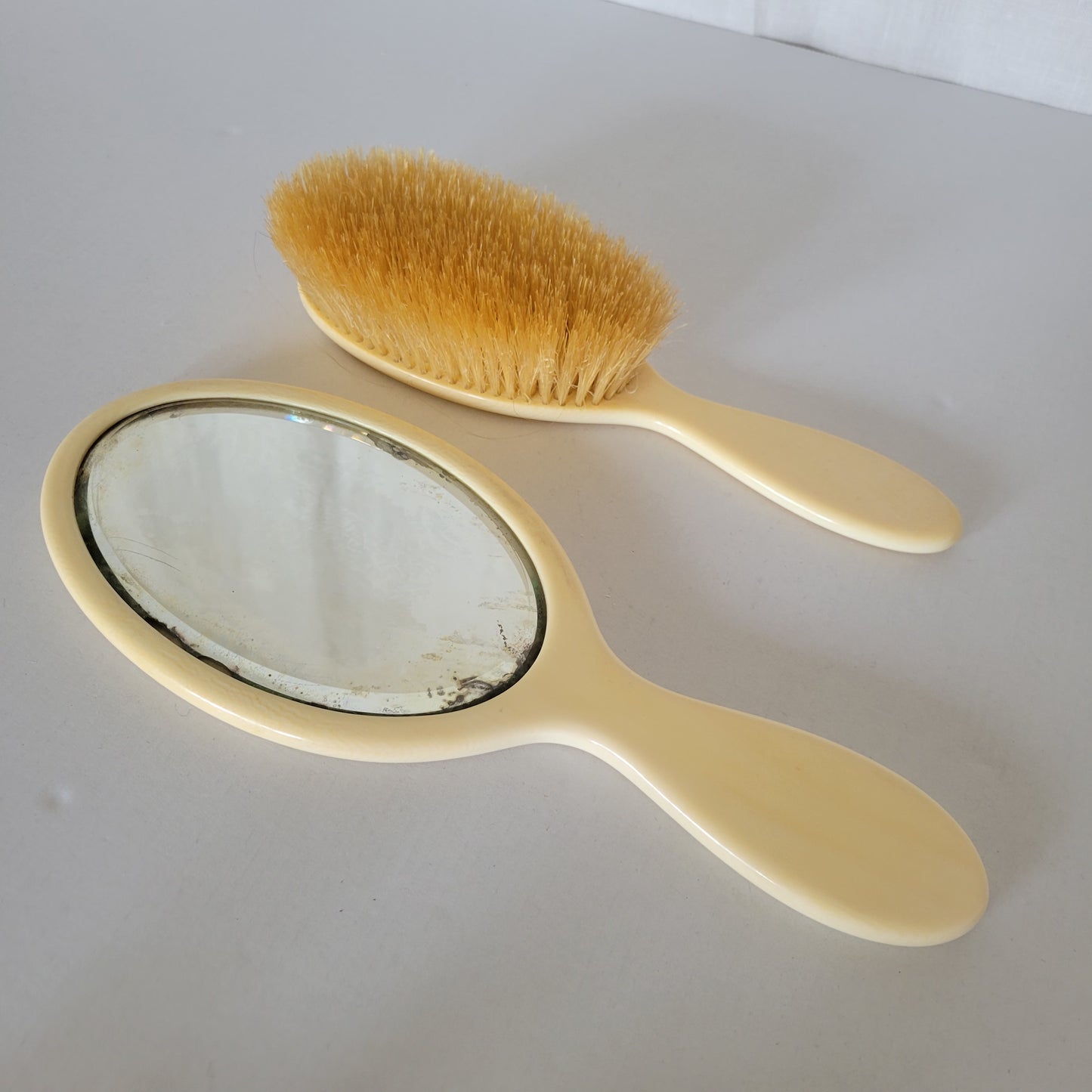Brosse et miroir en ivoire, époque Art déco