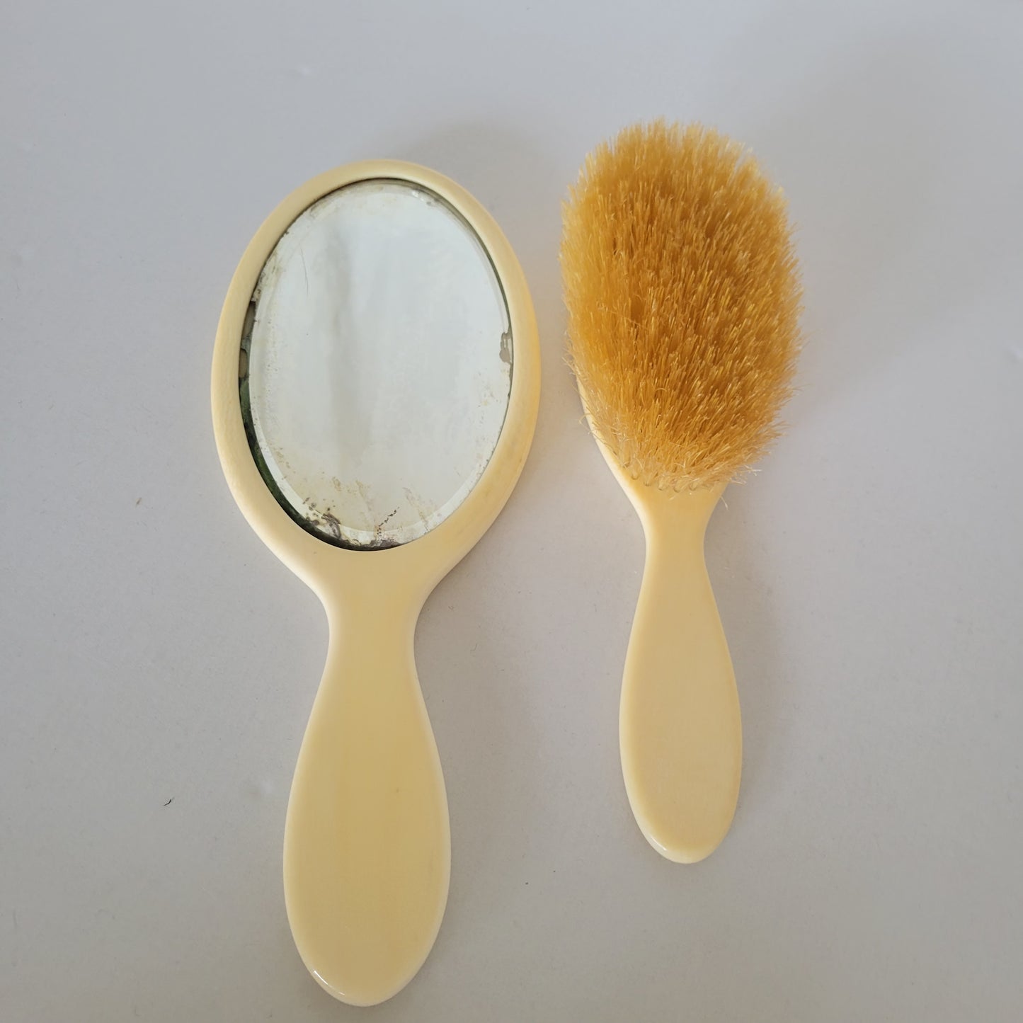 Brosse et miroir en ivoire, époque Art déco
