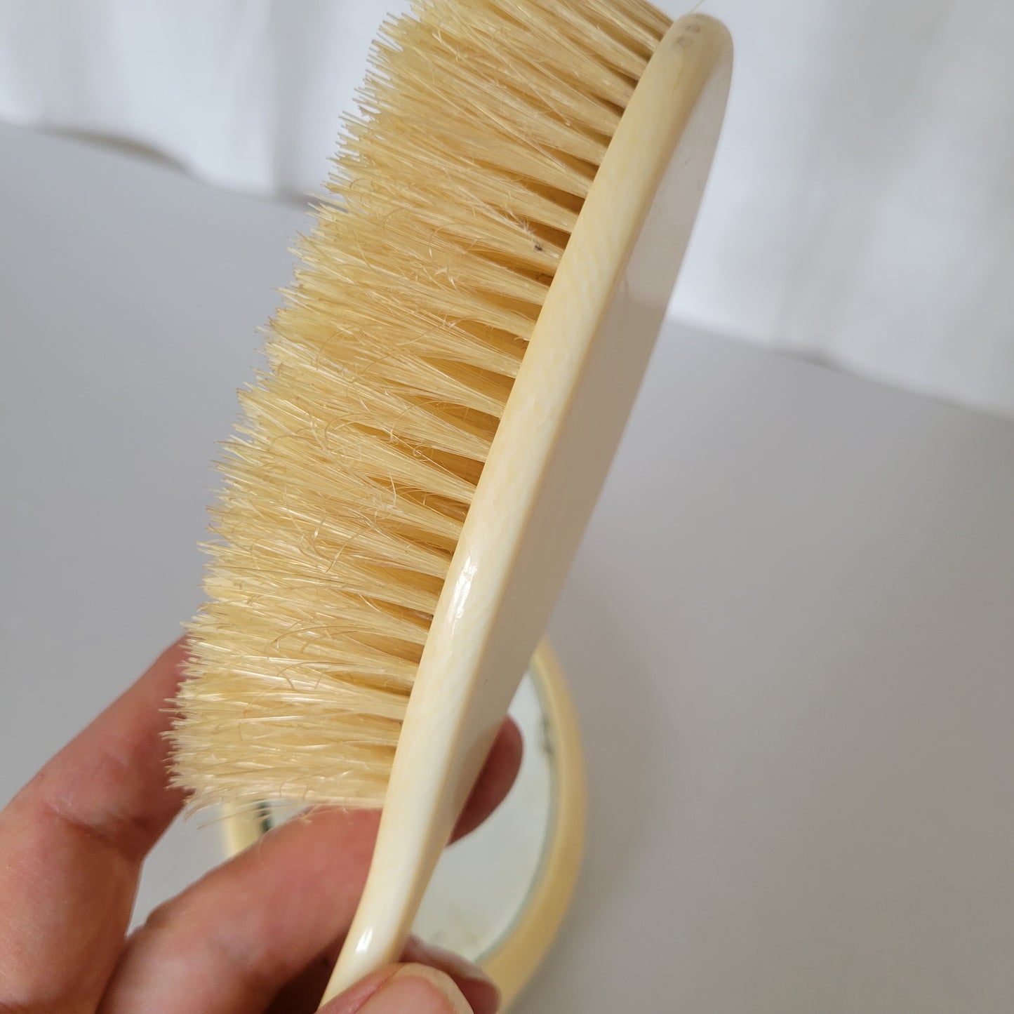 Brosse et miroir en ivoire, époque Art déco