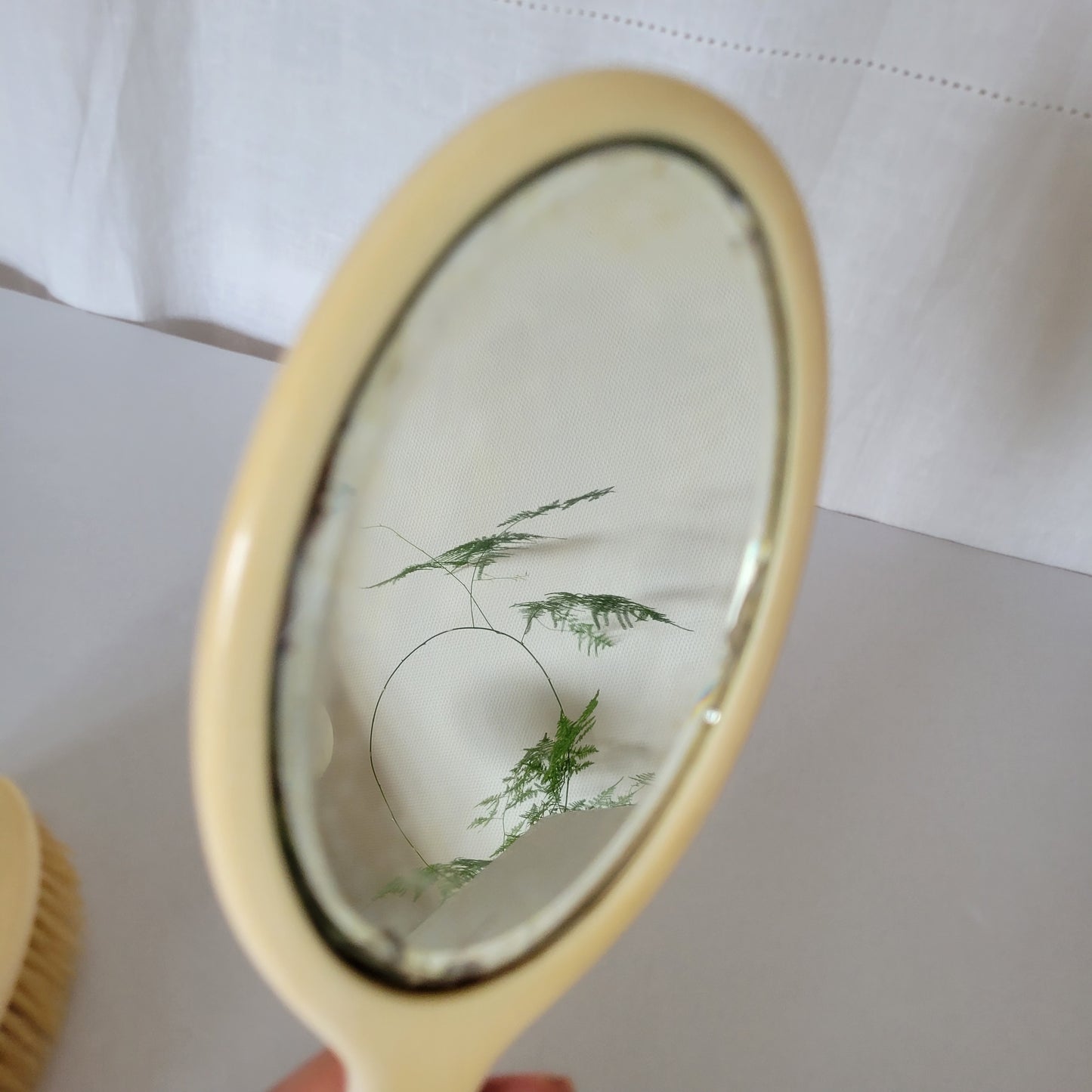 Brosse et miroir en ivoire, époque Art déco