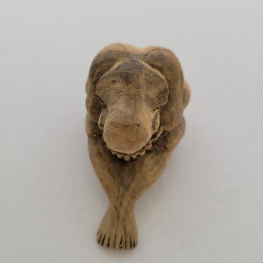 Petite sculpture en bois sculptée à la main