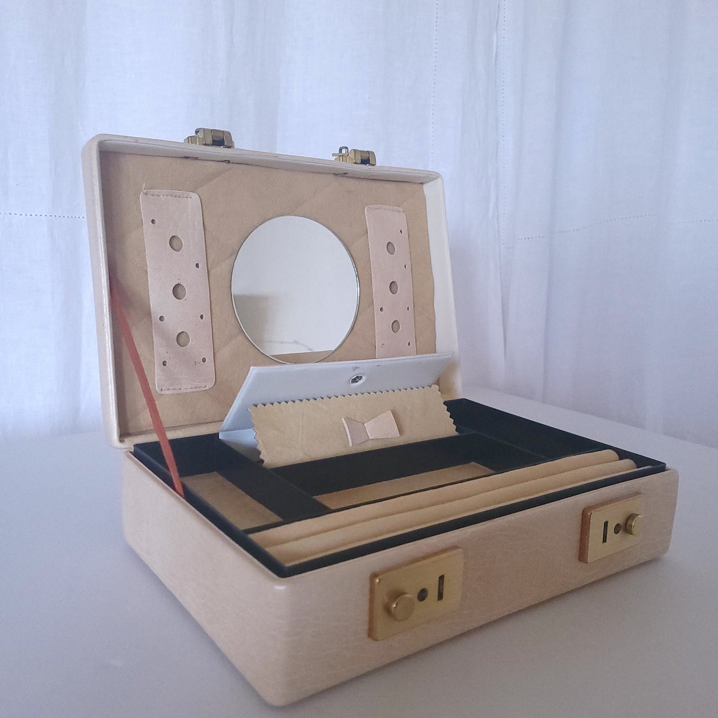 Mallette à bijoux en skaî. Années 70