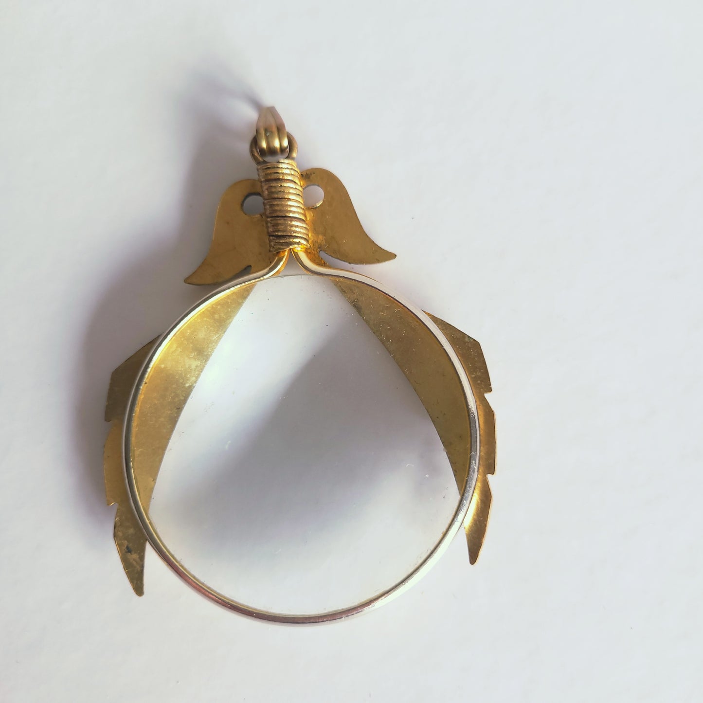 Pendentif loupe doré, vintage.