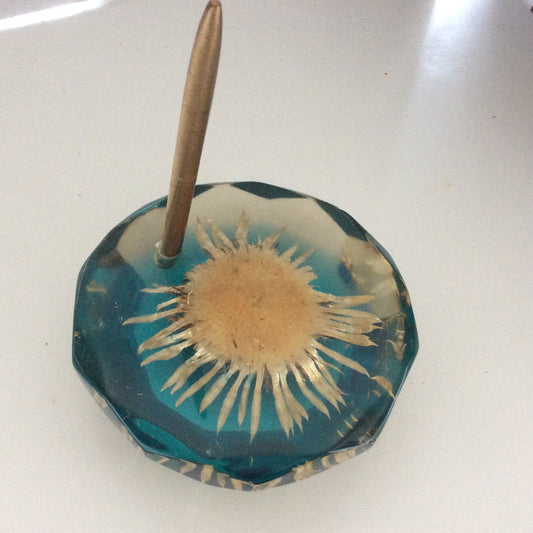 Porte stylo en résine. Année 60.