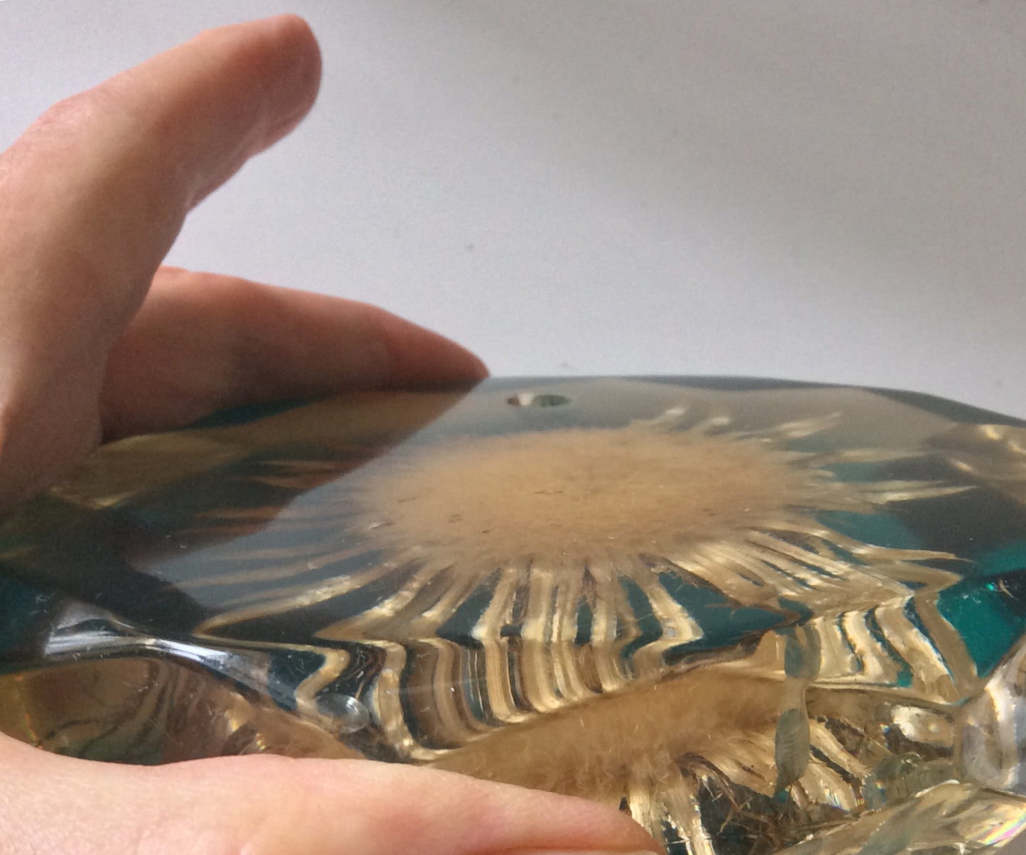 Porte stylo en résine. Année 60.