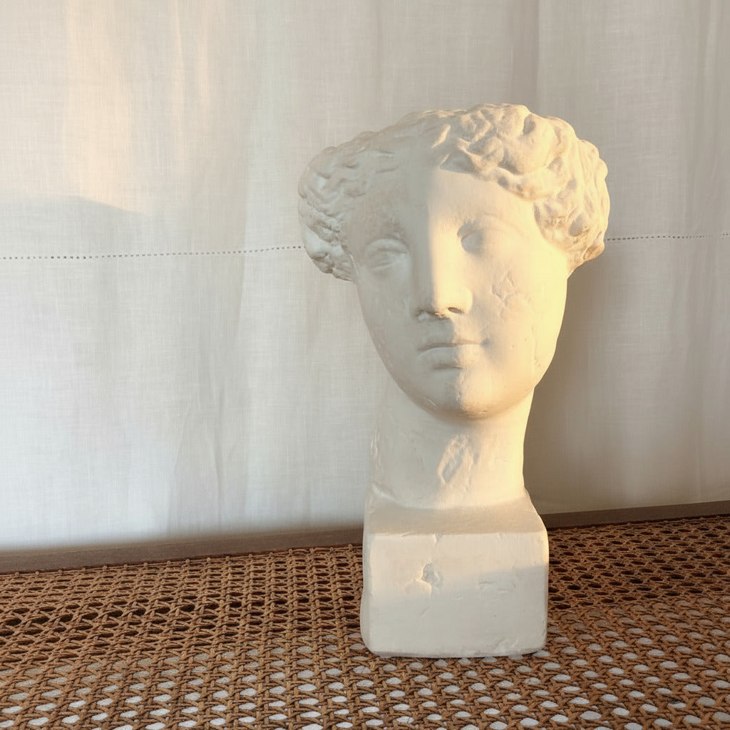 Sculpture d' Aphrodite déesse de l'amour et de la beauté.