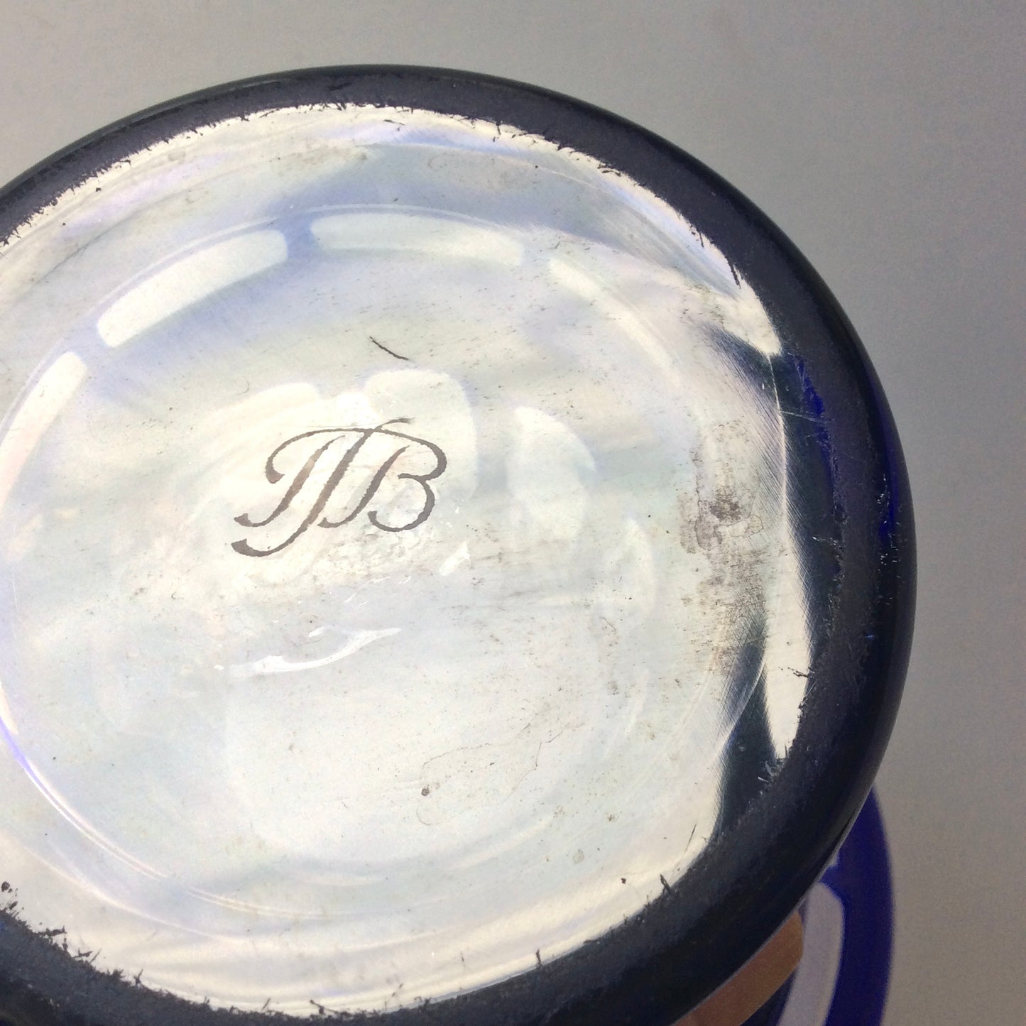 Vase Overlay en cristal BACCARAT signé, années 40