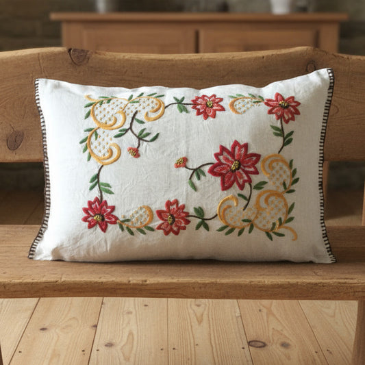 Grand coussin brodé main en lin.