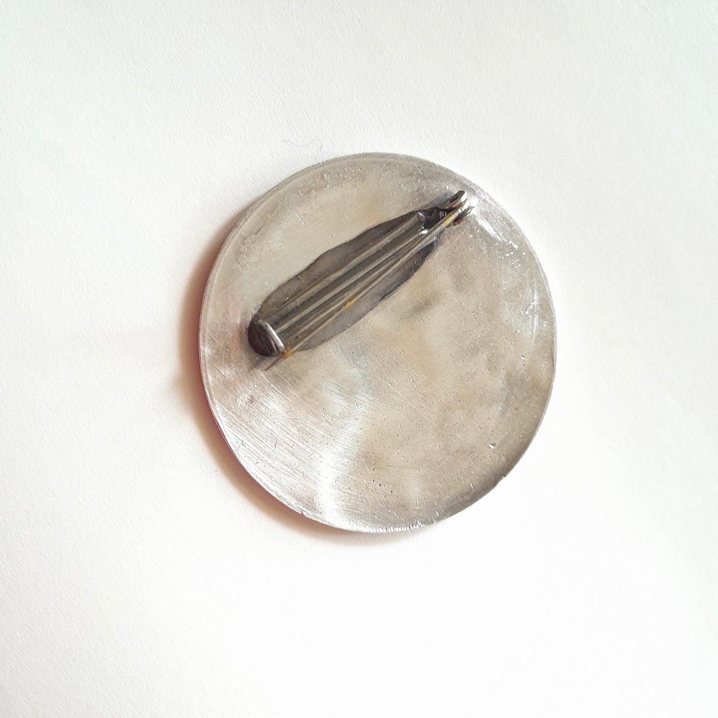 Broche en métal argenté, FIORE